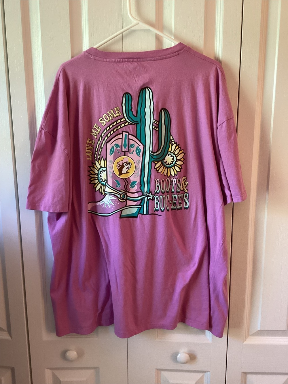 Buc-ee’s Womens Pink Cowboy Boots And Bucees Tshirt Sz 3XL - IEC